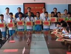 政企联合，爱心助学”伟图扶贫帮困献爱心