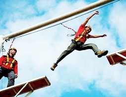 锻炼员工的意志力，增强团队的凝聚力